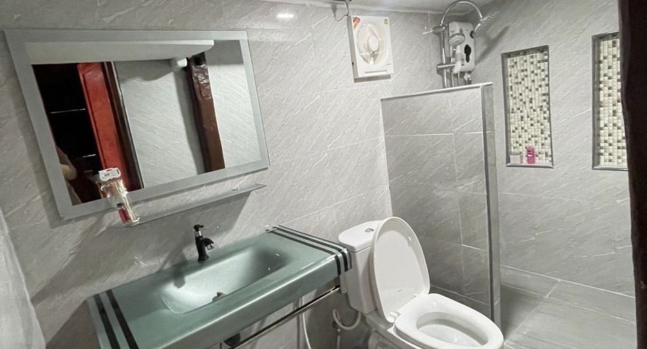 À vendre 10 chambres hôtel à Saraphi, Chiang Mai