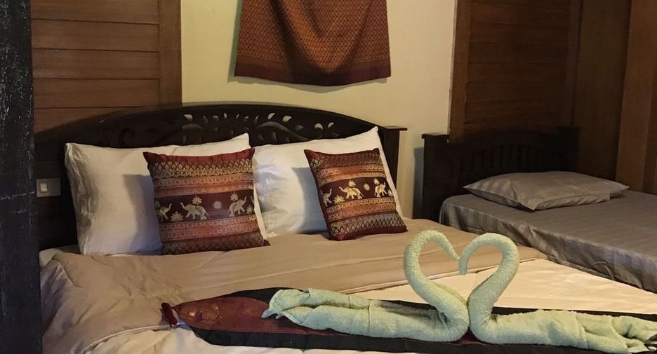 À vendre 10 chambres hôtel à Saraphi, Chiang Mai