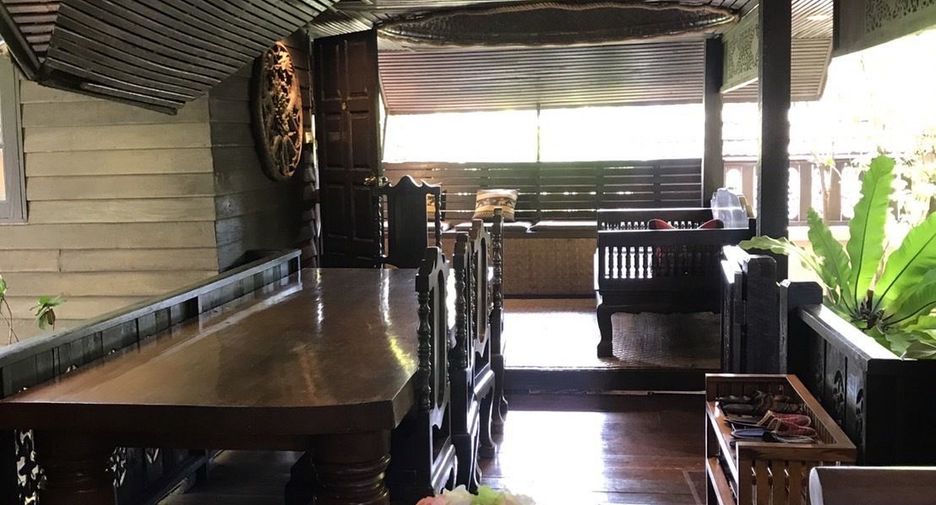À vendre 10 chambres hôtel à Saraphi, Chiang Mai