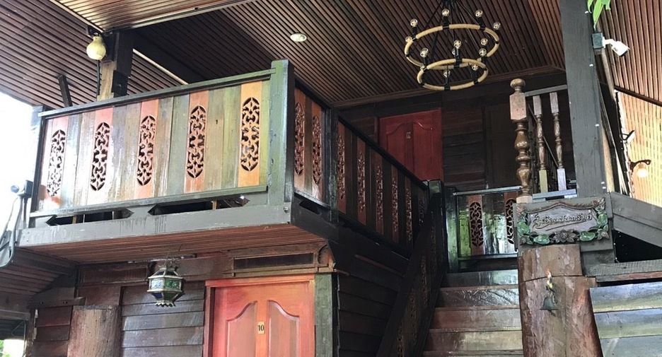 For sale 10 bedrooms hotel in Saraphi, Chiang Mai