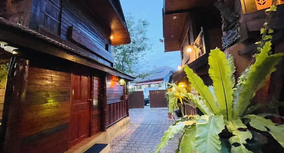 À vendre 10 chambres hôtel à Saraphi, Chiang Mai