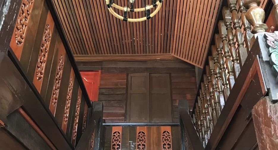 À vendre 10 chambres hôtel à Saraphi, Chiang Mai
