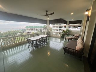 For rent 3 bedrooms condo in Na Jomtien, Pattaya