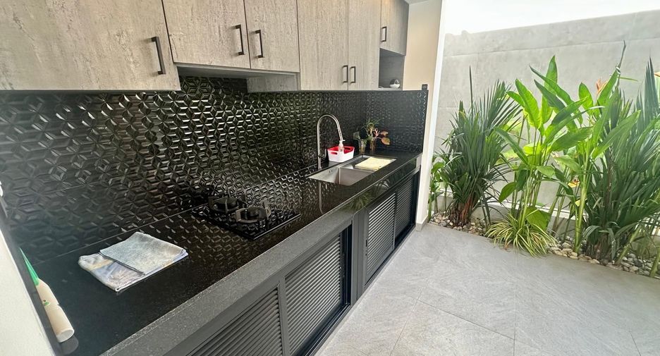 For sale 4 bedrooms villa in Mueang Phuket, Phuket