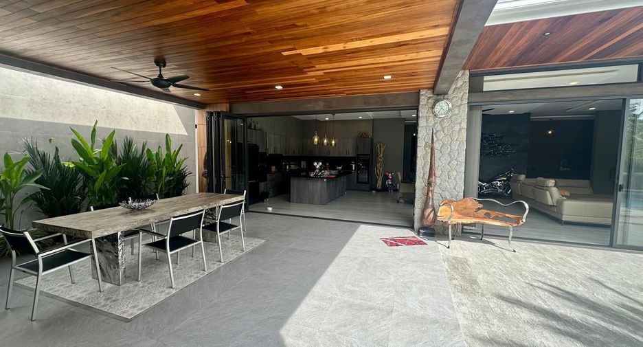 For sale 4 bedrooms villa in Mueang Phuket, Phuket