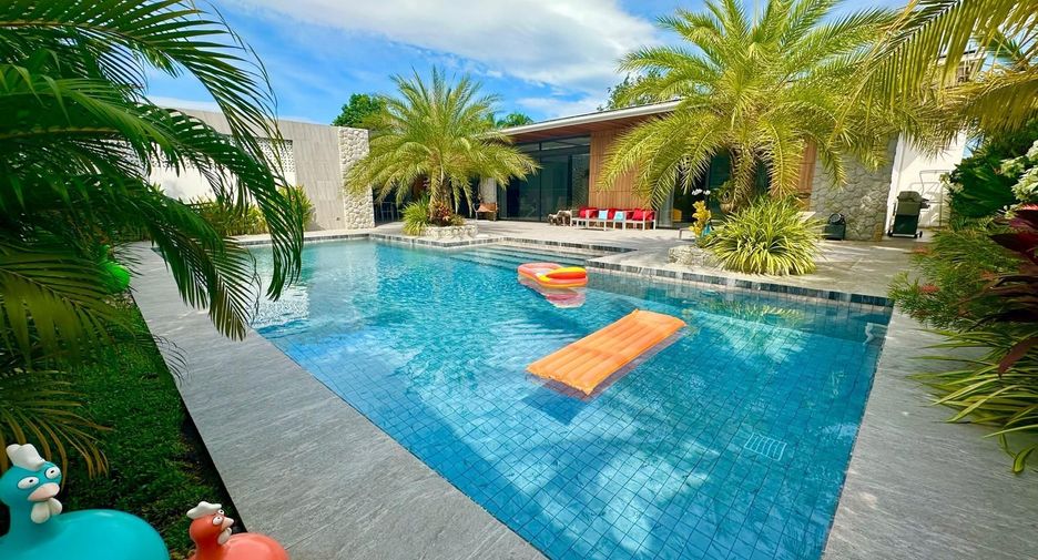 For sale 4 bedrooms villa in Mueang Phuket, Phuket