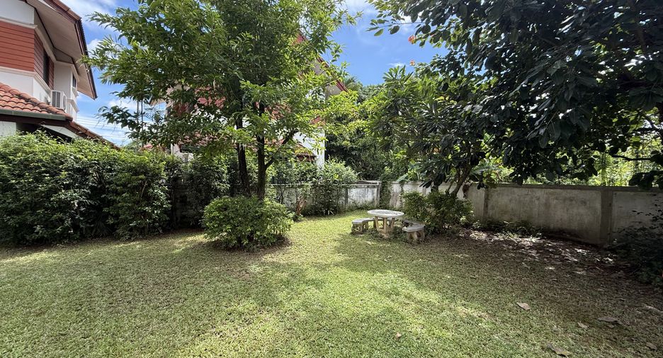 Casa en venta de 4 habitaciones en San Sai, Chiang Mai