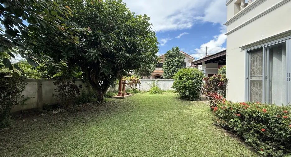 Casa en venta de 4 habitaciones en San Sai, Chiang Mai
