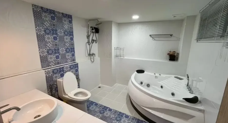 For rent 4 bedrooms house in Mueang Chiang Mai, Chiang Mai