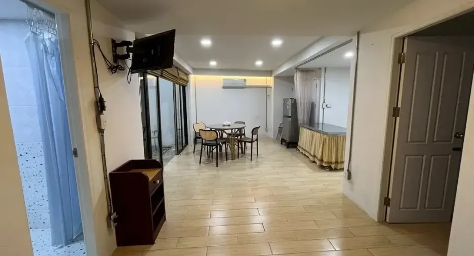 For rent 4 bedrooms house in Mueang Chiang Mai, Chiang Mai