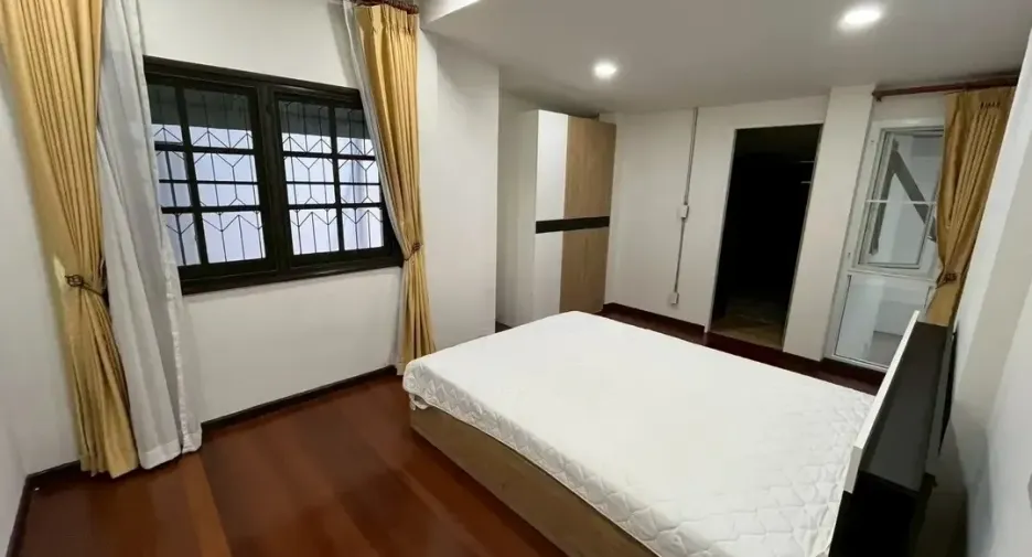 For rent 4 bedrooms house in Mueang Chiang Mai, Chiang Mai