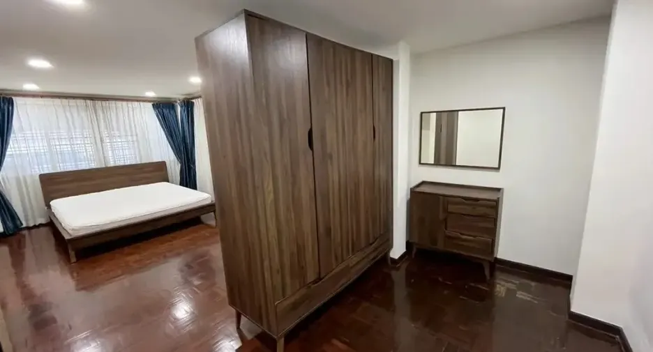For rent 4 bedrooms house in Mueang Chiang Mai, Chiang Mai