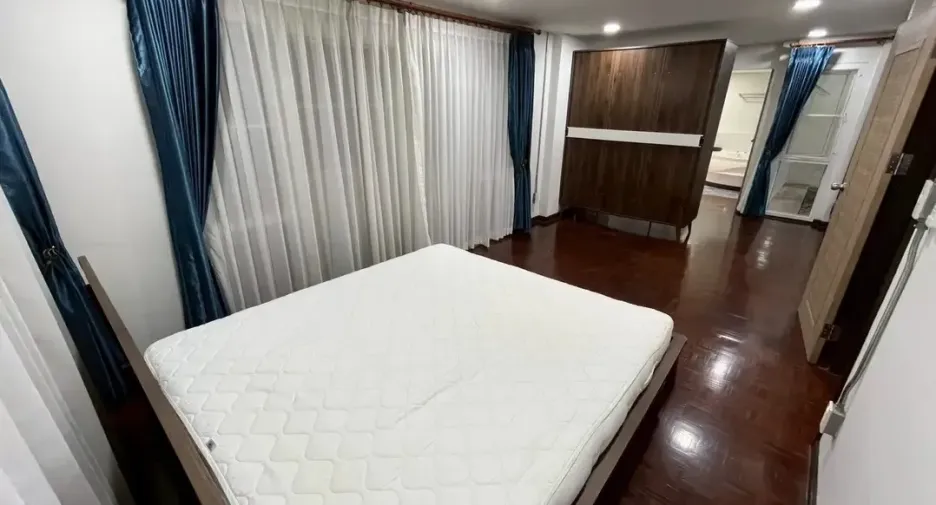 For rent 4 bedrooms house in Mueang Chiang Mai, Chiang Mai