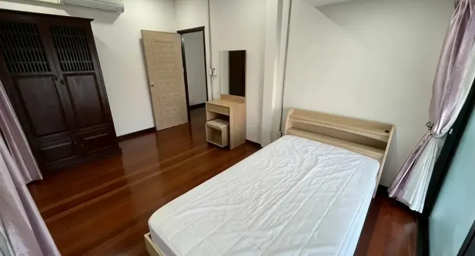 For rent 4 bedrooms house in Mueang Chiang Mai, Chiang Mai