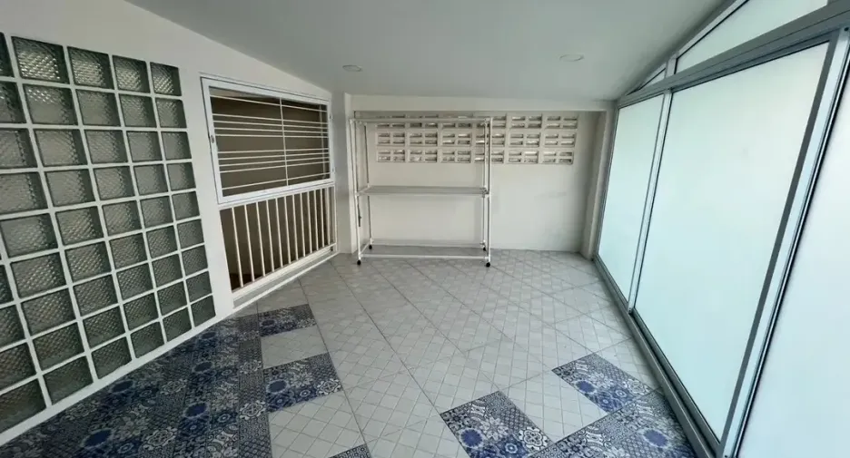 For rent 4 bedrooms house in Mueang Chiang Mai, Chiang Mai