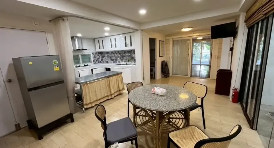 For rent 4 bedrooms house in Mueang Chiang Mai, Chiang Mai