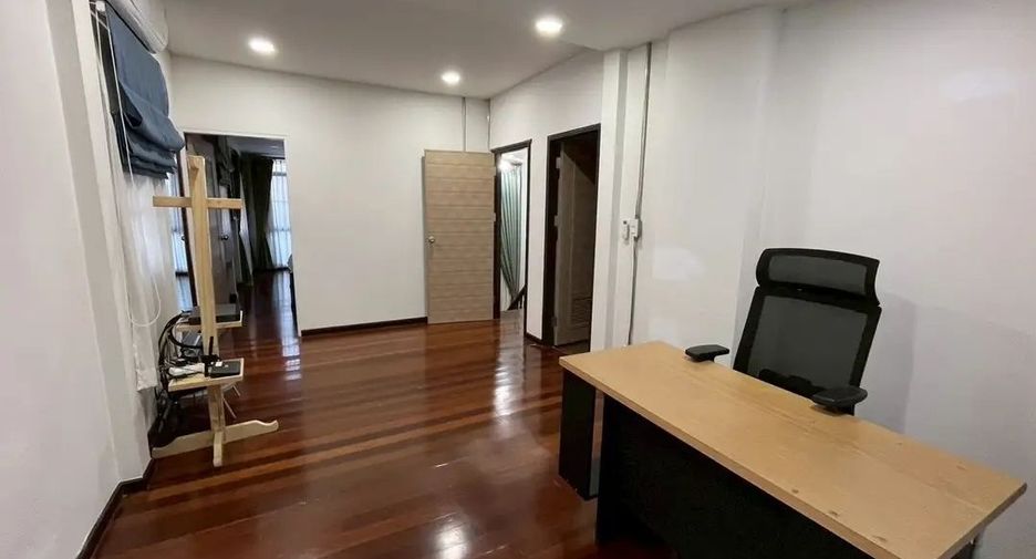 For rent 4 bedrooms house in Mueang Chiang Mai, Chiang Mai