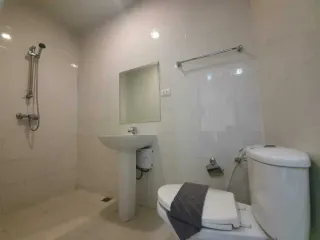Casa adosada en alquiler de 4 habitaciones en Bang Lamung, Chonburi
