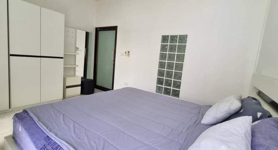For rent 4 bedrooms townhouse in Bang Lamung, Chonburi