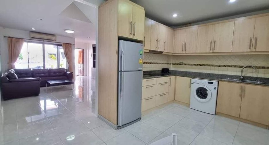 For rent 4 bedrooms townhouse in Bang Lamung, Chonburi