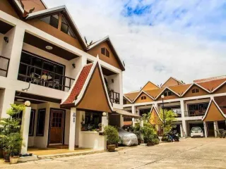 For rent 4 ベッドルーム townhouse in Bang Lamung, Chonburi