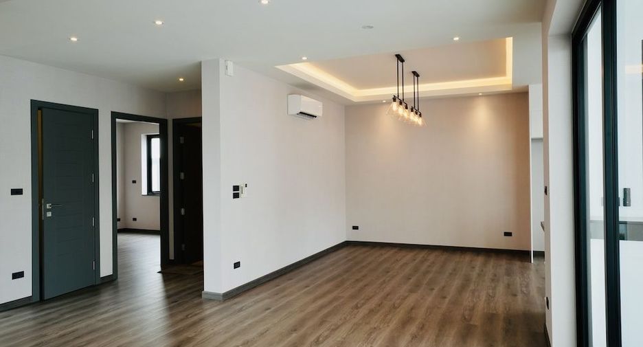 For rent 4 bedrooms villa in Mueang Chiang Mai, Chiang Mai