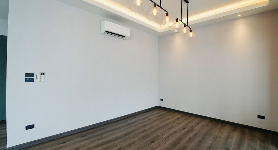 For rent 4 bedrooms villa in Mueang Chiang Mai, Chiang Mai
