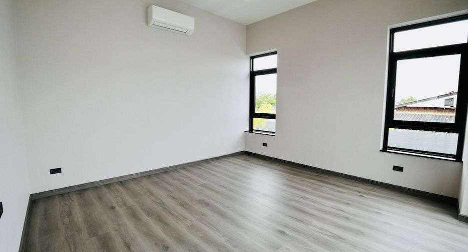 For rent 4 bedrooms villa in Mueang Chiang Mai, Chiang Mai