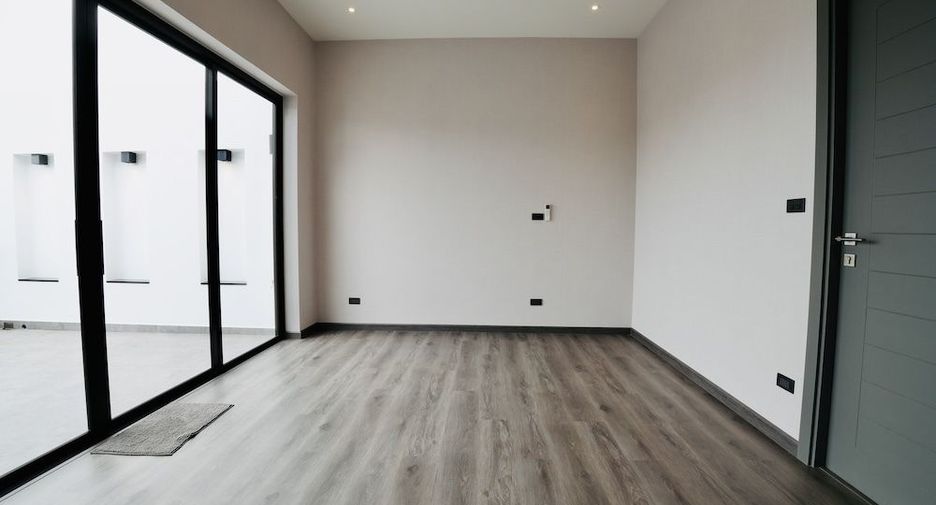 For rent 4 bedrooms villa in Mueang Chiang Mai, Chiang Mai