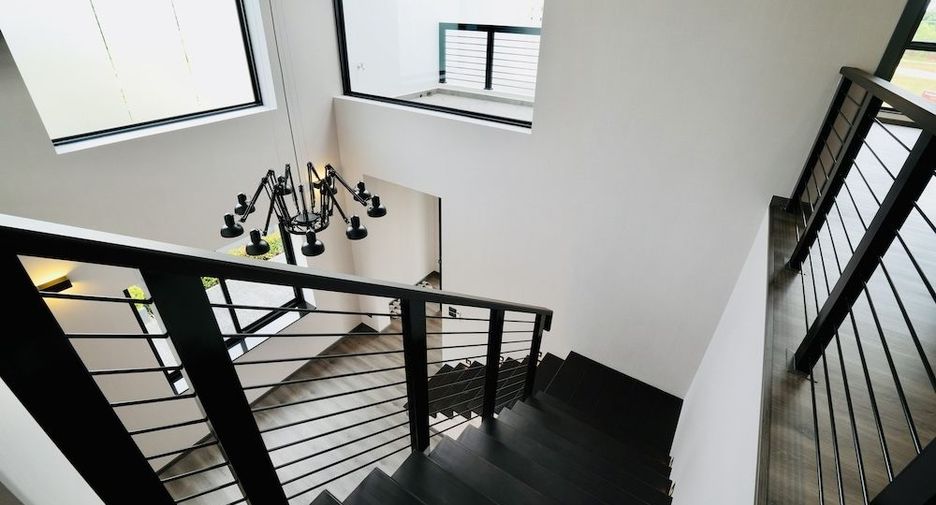 For rent 4 bedrooms villa in Mueang Chiang Mai, Chiang Mai
