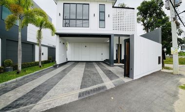 For rent 4 bedrooms villa in Mueang Chiang Mai, Chiang Mai