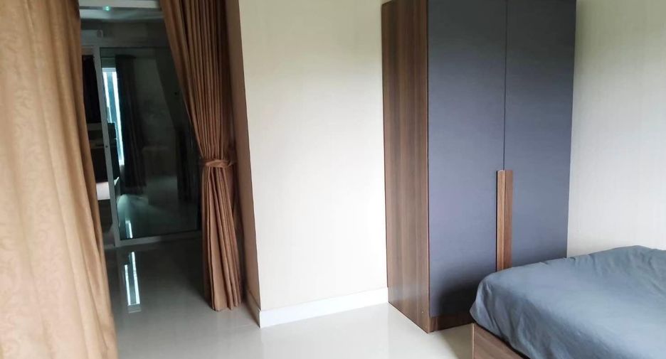 For rent 4 bedrooms townhouse in Mueang Chiang Mai, Chiang Mai