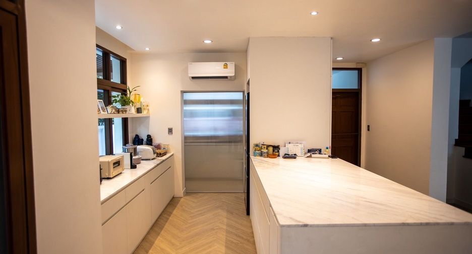 For sale and for rent 3 bedrooms house in Bang Kapi, Bangkok