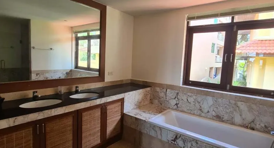 For rent 4 bedrooms villa in Ko Samui, Surat Thani