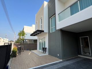 Villa zur Miete mit 4 Zimmer in Mueang Chiang Mai, Chiang Mai