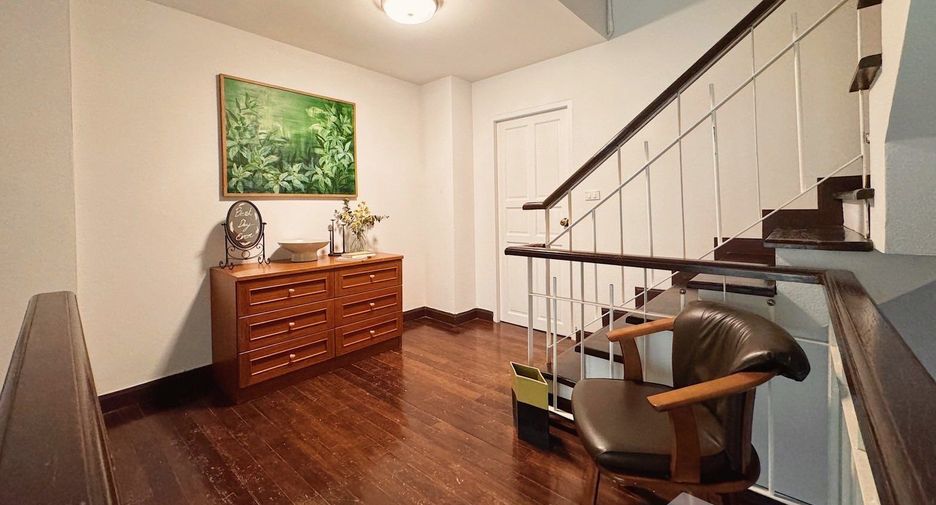Reihenhaus zum Kauf mit 4 Zimmer in Mueang Chiang Mai, Chiang Mai