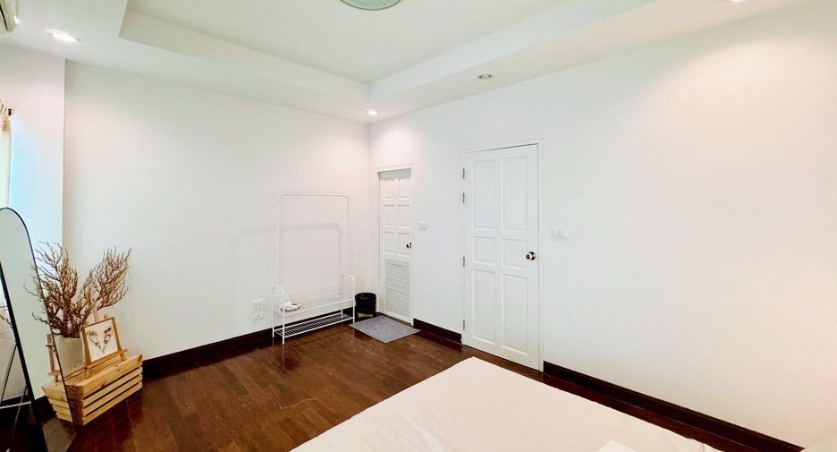 Reihenhaus zum Kauf mit 4 Zimmer in Mueang Chiang Mai, Chiang Mai