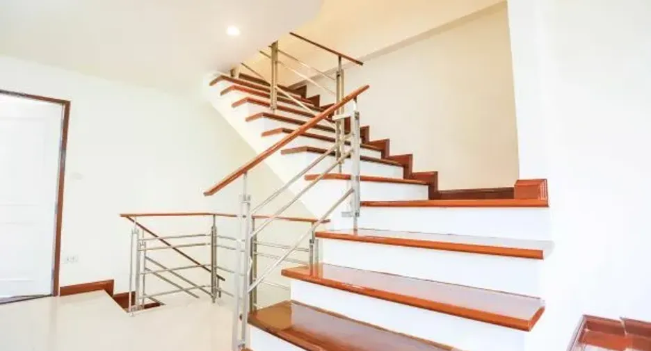 For sale 3 bedrooms townhouse in Wang Thonglang, Bangkok
