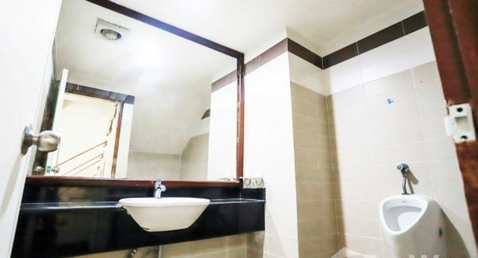 For sale 3 bedrooms townhouse in Wang Thonglang, Bangkok