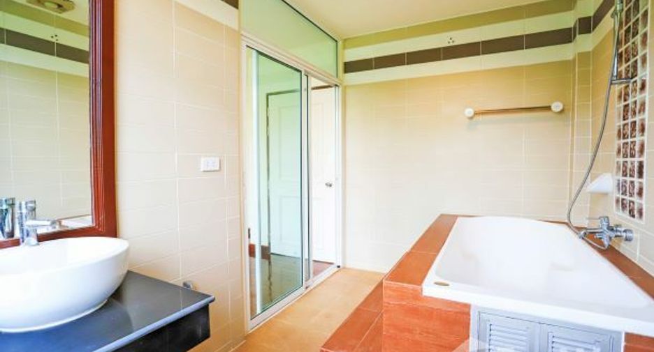 For sale 3 bedrooms townhouse in Wang Thonglang, Bangkok