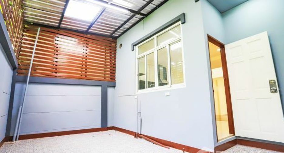 For sale 3 bedrooms townhouse in Wang Thonglang, Bangkok