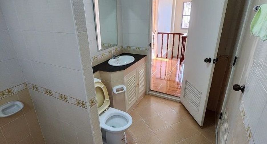 For rent 3 bedrooms house in Si Racha, Chonburi