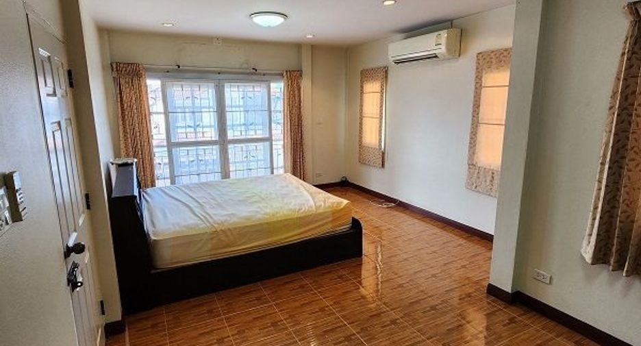 For rent 3 bedrooms house in Si Racha, Chonburi