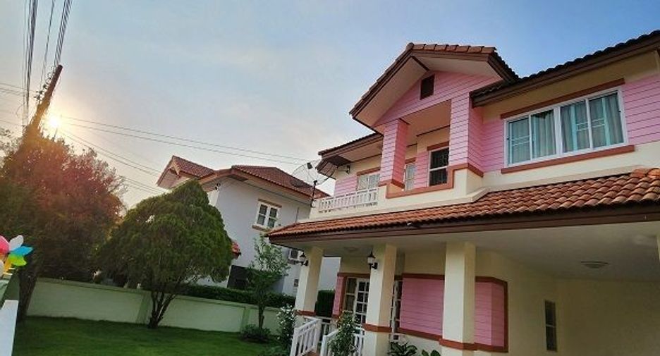 For rent 3 bedrooms house in Si Racha, Chonburi