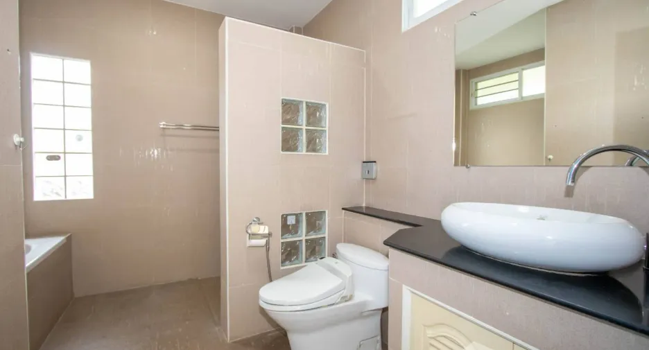 For sale 4 ベッドルーム house in Hang Dong, Chiang Mai