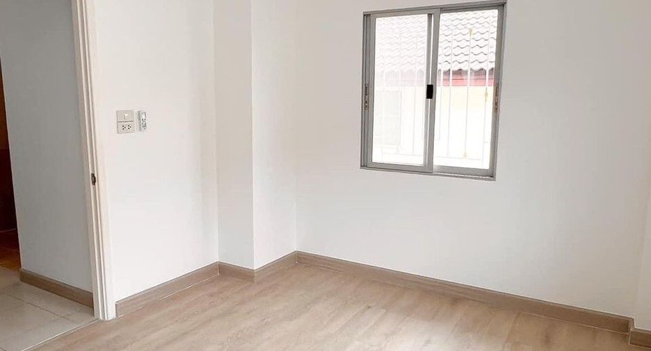 For sale 3 bedrooms townhouse in Bang Khun Thian, Bangkok