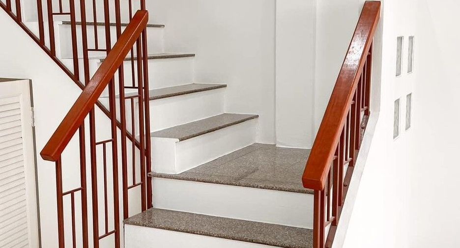 For sale 3 bedrooms townhouse in Bang Khun Thian, Bangkok
