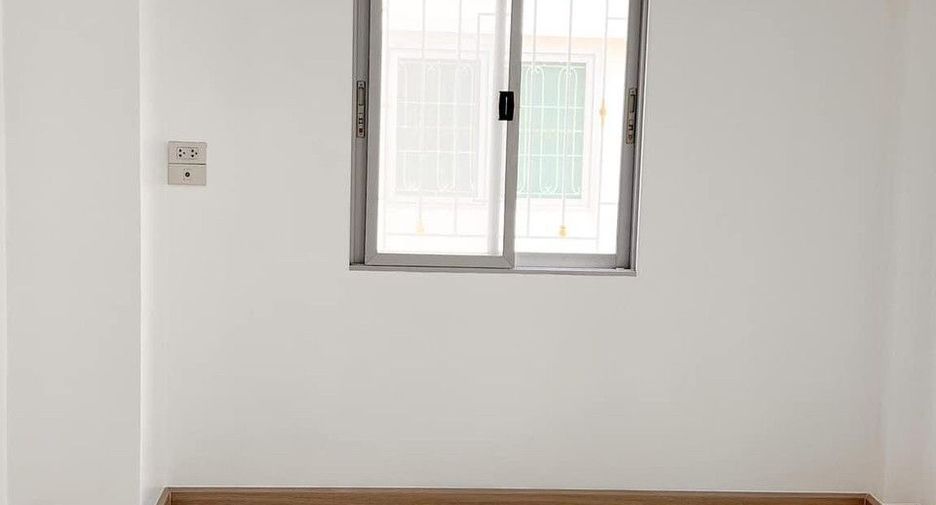 For sale 3 bedrooms townhouse in Bang Khun Thian, Bangkok