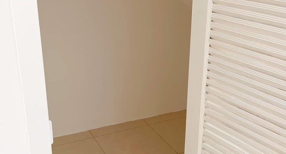 For sale 3 bedrooms townhouse in Bang Khun Thian, Bangkok