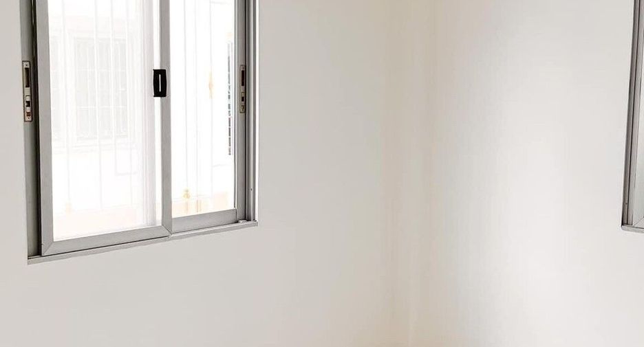 For sale 3 bedrooms townhouse in Bang Khun Thian, Bangkok